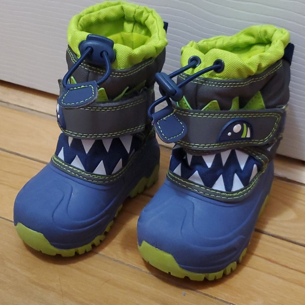 Snow boots